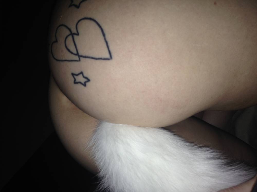 Pic #1 My wife's ass - Candie