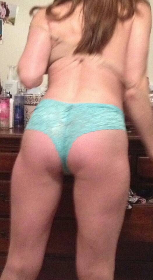 Pic #1 A neighbor's ass - Mika