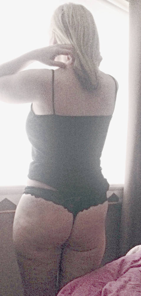 Pic #1 Medium tits of my wife - Jane