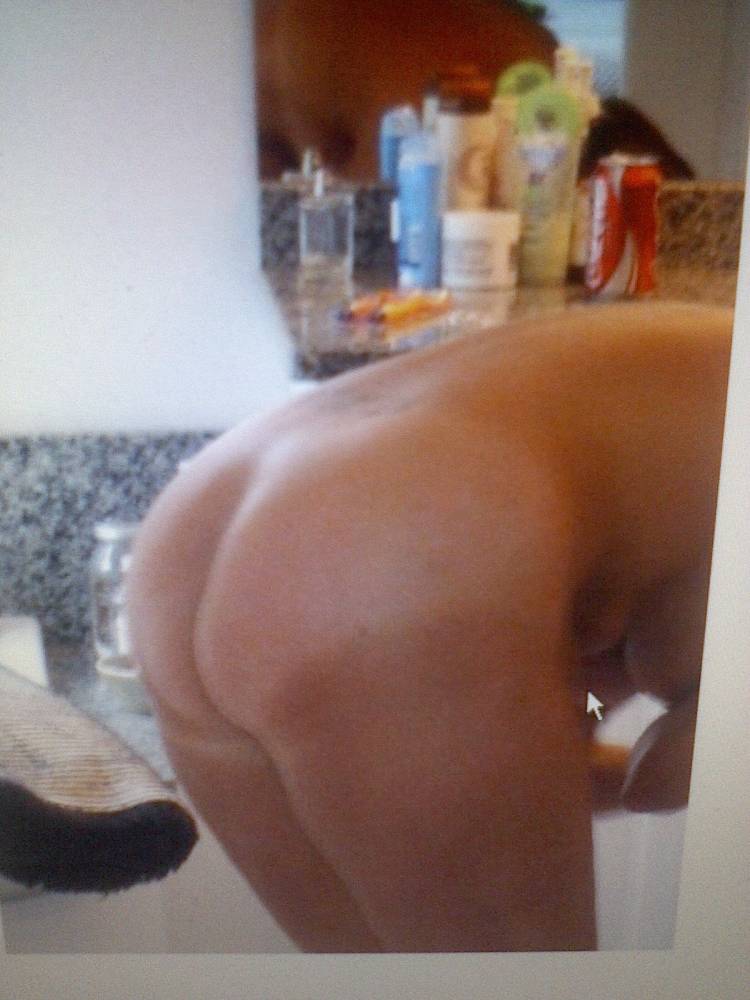 Pic #1 My wife's ass - Miche