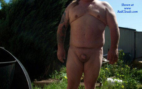 Pic #1M* Nude In Someones Back Yard