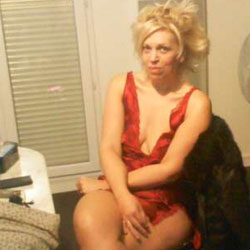 Pic #1 Virginie la Salope Blonde au Gros Cul a Defoncer en No Limites