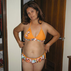 Pic #1 La Enfermera Loca VI - Brunette, Shaved