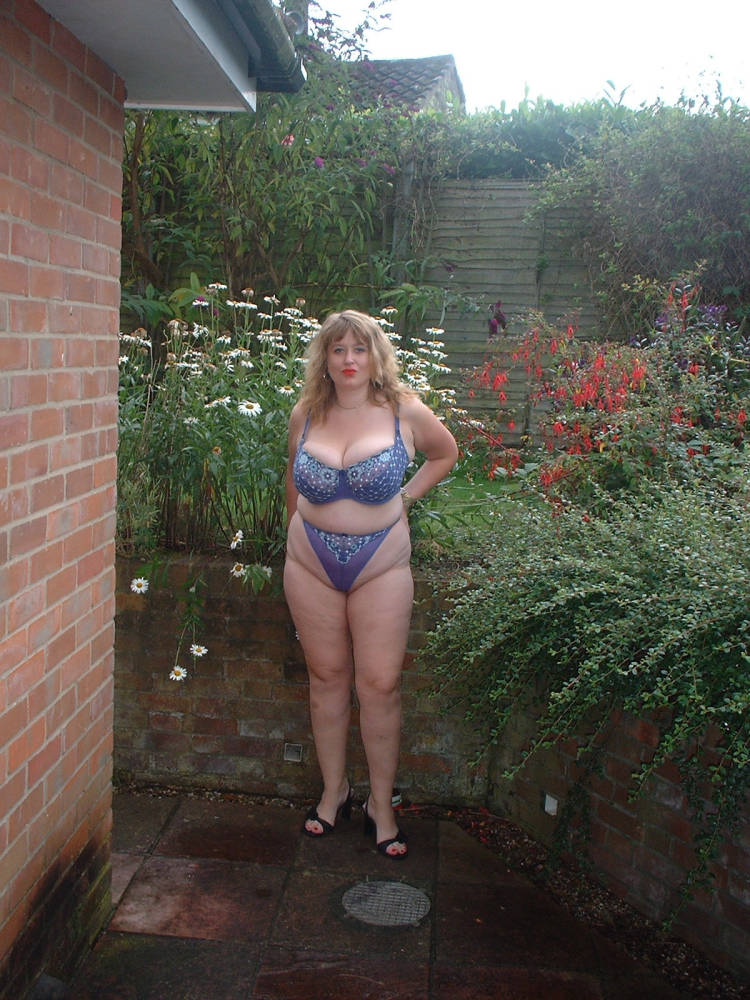 Pic #1 Very large tits of my wife - heather
