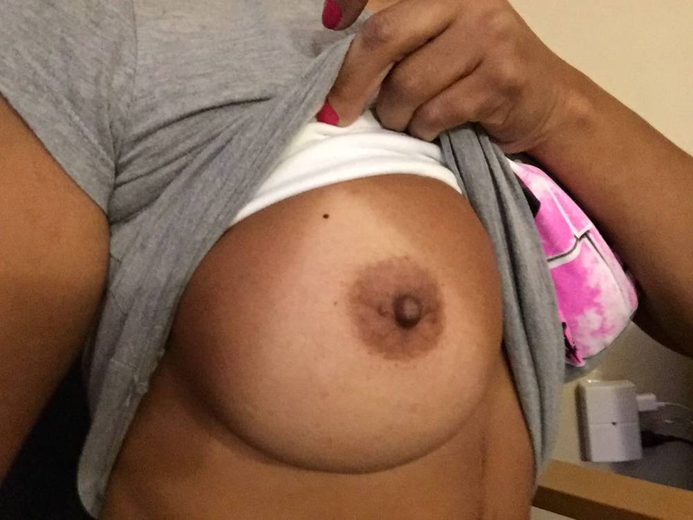 Pic #1 Medium tits of my wife - Latina mommy