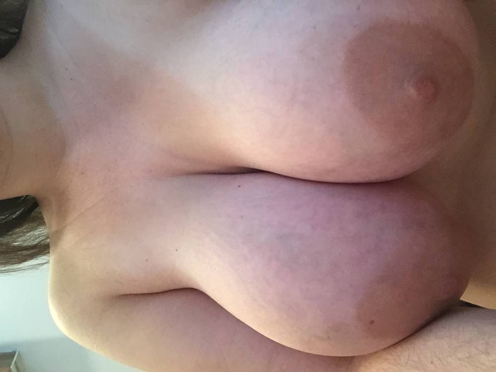 Pic #1 My very large tits - Belle