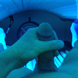 Pic #1M* Jerking In A Tanning Bed