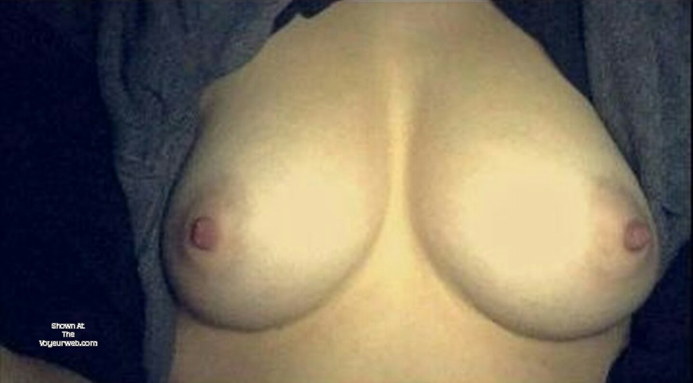 Pic #1 My medium tits - Veronica S