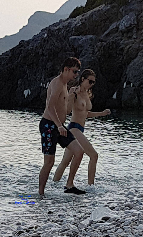 Pic #1Big Tits - Topless Girls, Big Tits, Brunette, Outdoors, Beach Voyeur