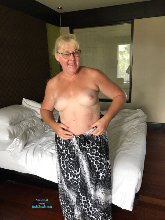 Pic #1Second Room Second Guy  - Wife/wives, Shaved, Amateur