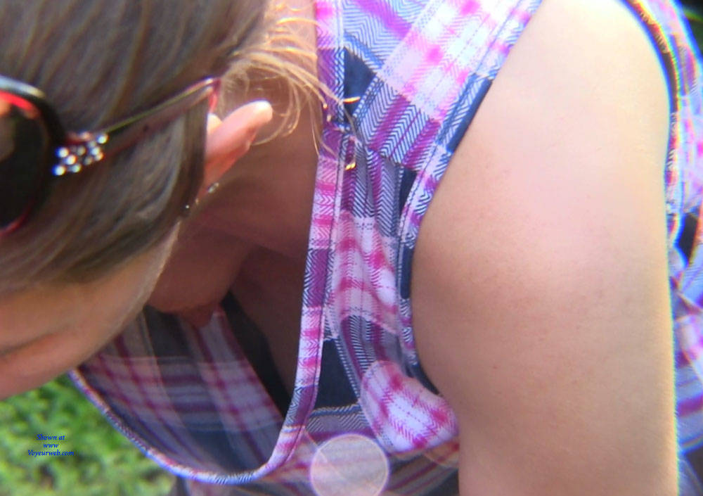 Pic #1Downblouse - No Bra - Voyeur