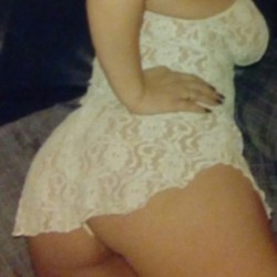 A neighbor's ass - Nikki