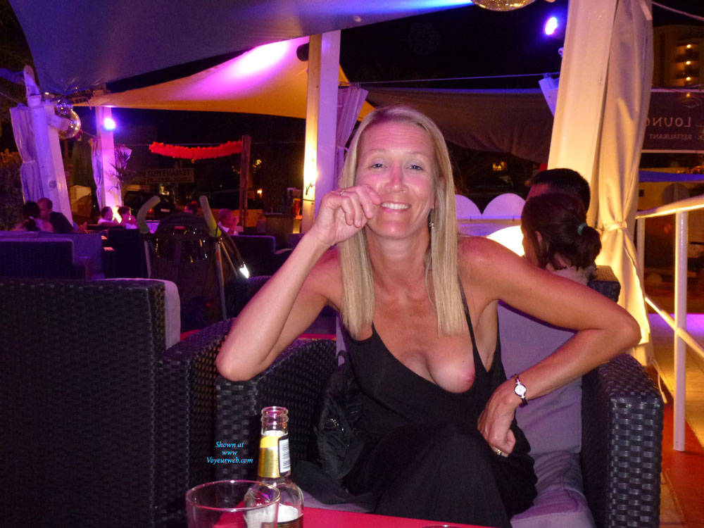 Pic #1Tit Flash - Topless Wives, Blonde, Public Exhibitionist, Flashing, Public Place, Amateur