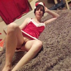 Pic #1 Christmas 1 - Pantieless Girls, Brunette, Shaved