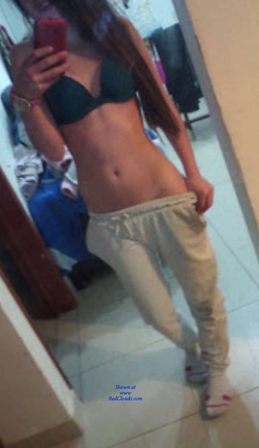 Pic #1Una Jugosa Amiga Del Zumba - Bush Or Hairy, Amateur