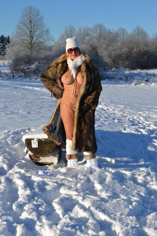 Pic #1I Love The Cold Snow - Nude Girls, Big Tits, Outdoors, Amateur