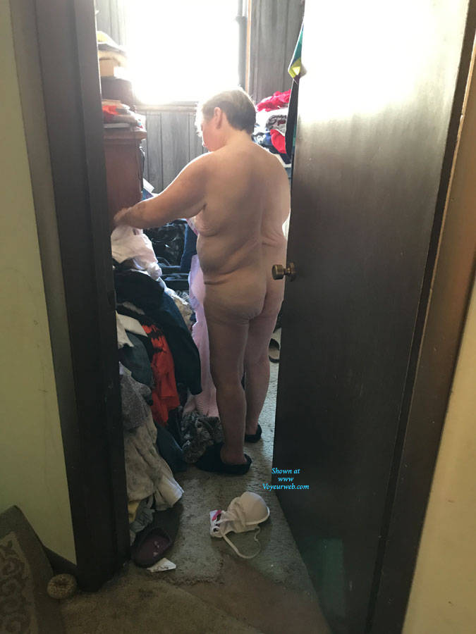 Pic #1Caught In Bedroom Door - Amateur