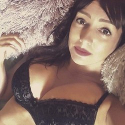 My medium tits - Amelie