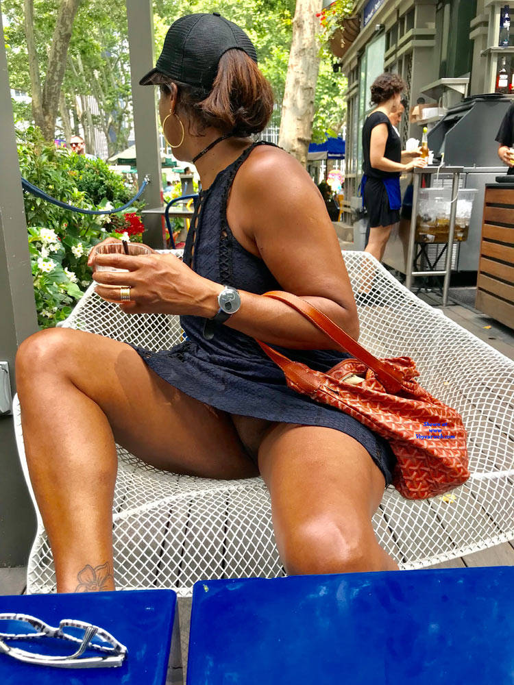 Pic #1Fun In NYC - Pantieless Girls, Public Exhibitionist, Flashing, Outdoors, Public Place, Shaved, Upskirt No Panties