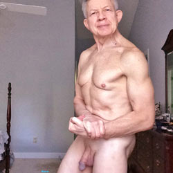 Pic #1M* Hot To Trot