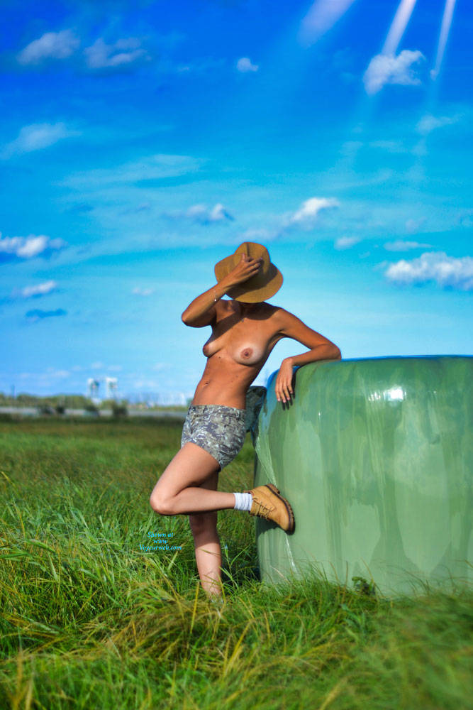 Pic #1 Military - Topless Girls, Outdoors, Amateur