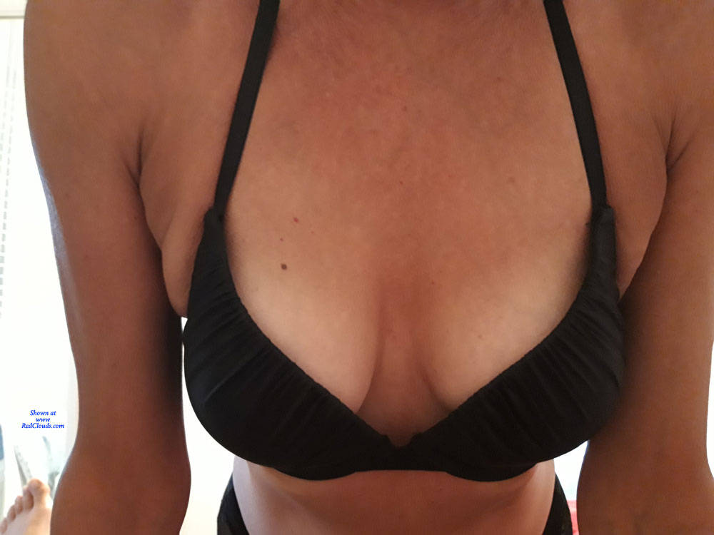 Pic #1Hotbabe Returns To RC After Years - Lingerie, Amateur