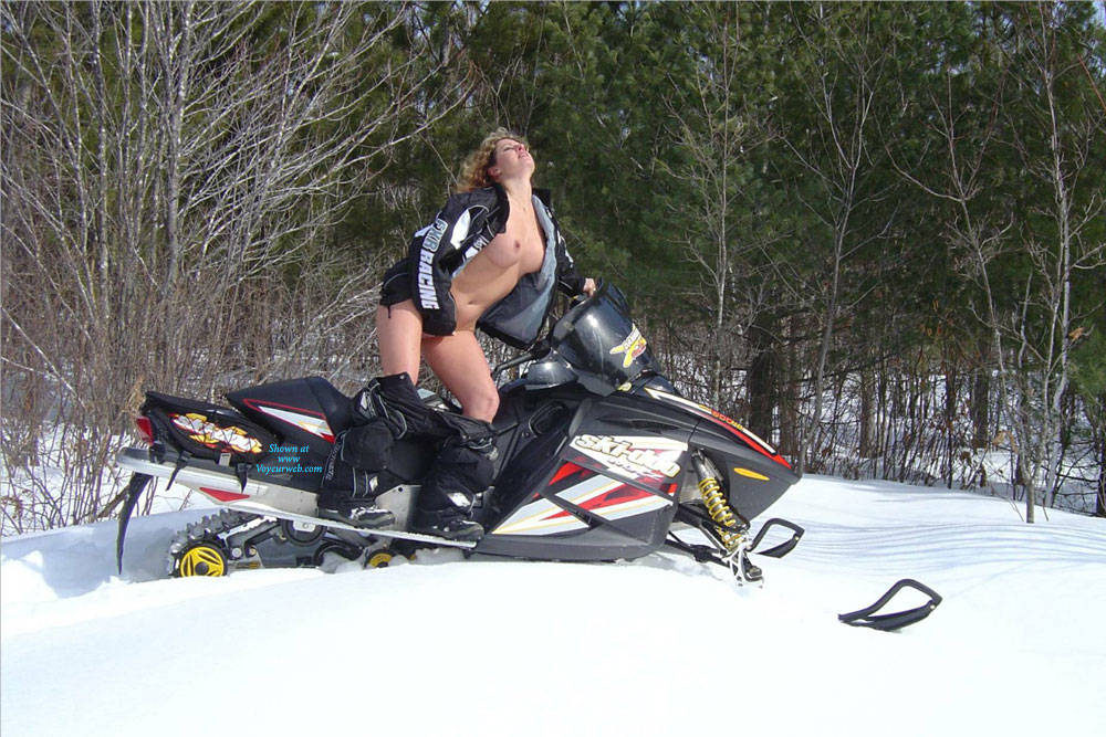 Pic #1Winter Fun - Nude Girls, Big Tits, Mature, Outdoors, Amateur