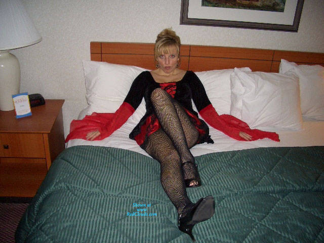 Pic #1Sexting - Bush Or Hairy, Amateur