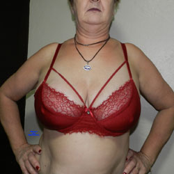 Pic #1 Em Casa - Nude Amateurs, Big Tits, Lingerie, Mature