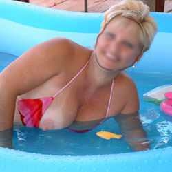 Pic #1 Playing In The Sun - Nude Amateurs, Big Tits, Blonde, Outdoors