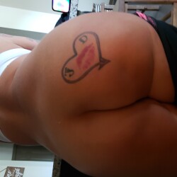 My room mate's ass - Katie