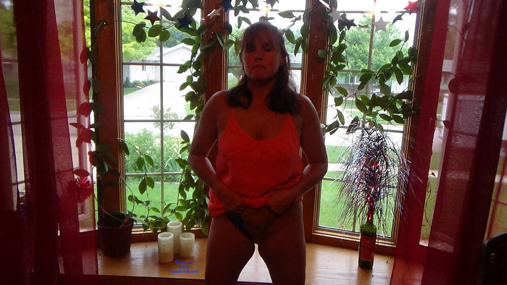 Pic #1In The Front Window - Mature, Amateur