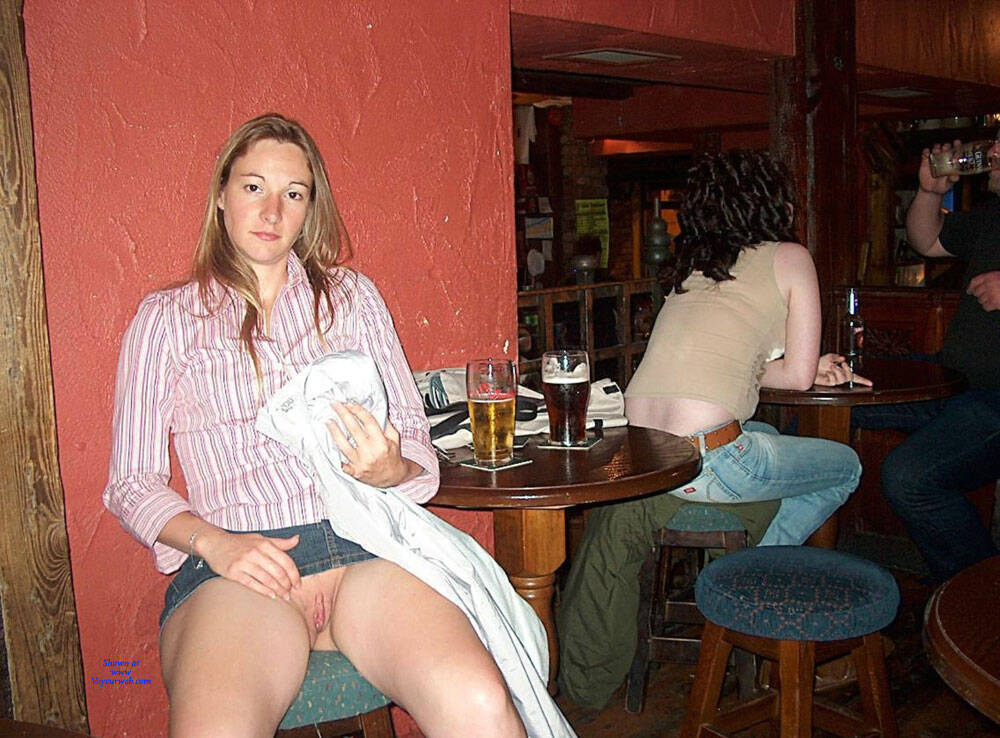 Pic #1Petite Chatte En Liberte - Pantieless Girls, Public Exhibitionist, Flashing, Public Place, Amateur