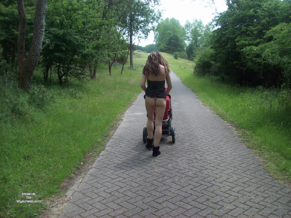 Pic #1 My girlfriend's ass - Esther