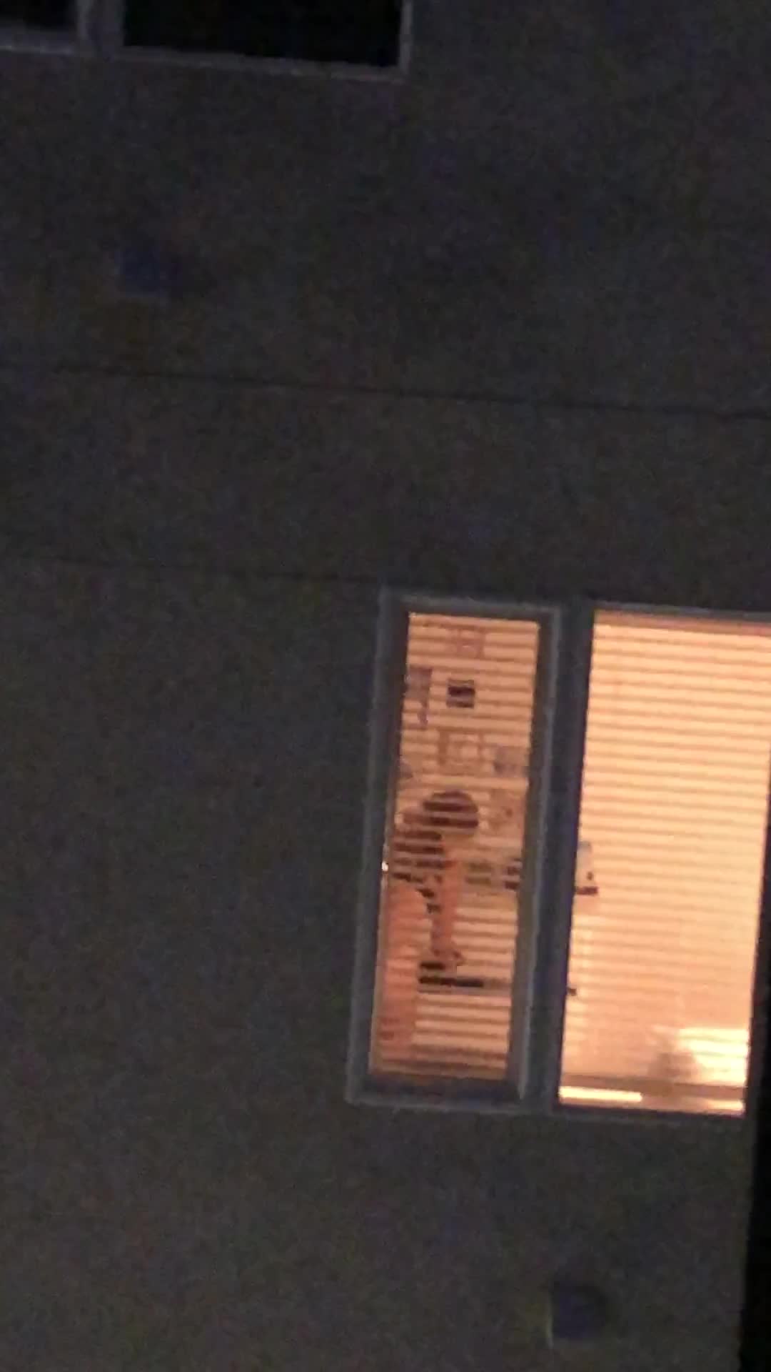 Pic #1She Didn't Know - Voyeur