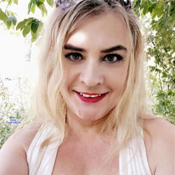 Pic #1 Braless In The Parc - Blonde, Outdoors, Amateur