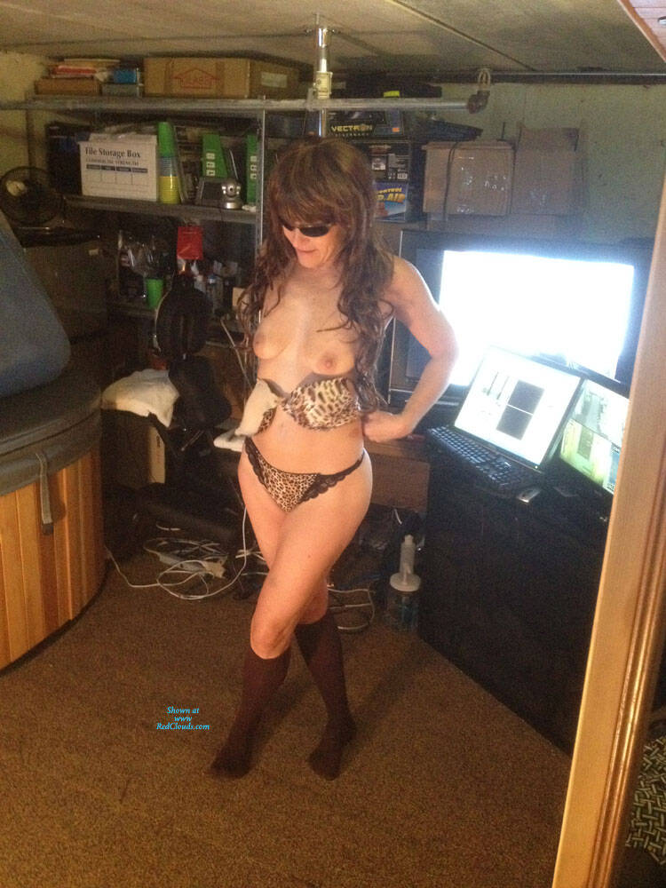 Pic #1 Party Does RC Chat - Nude Amateurs, Big Tits, Brunette, Blowjob, Mature