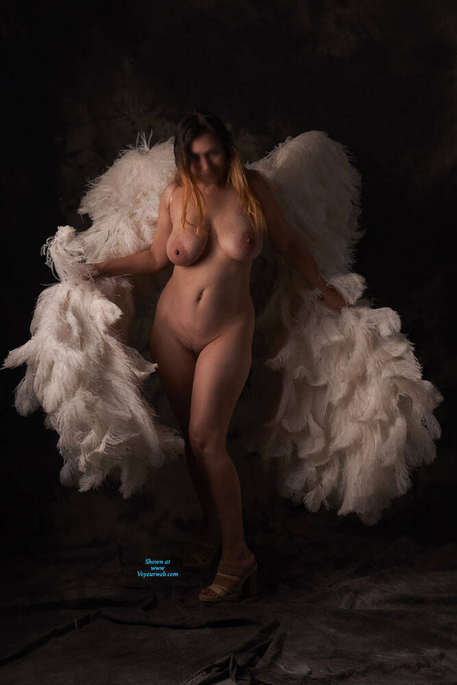 Pic #1In Studio - Nude Amateurs, Big Tits, Mature