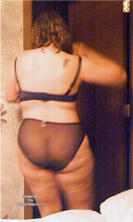 Pic #1 My wife's ass - FlashFri101 