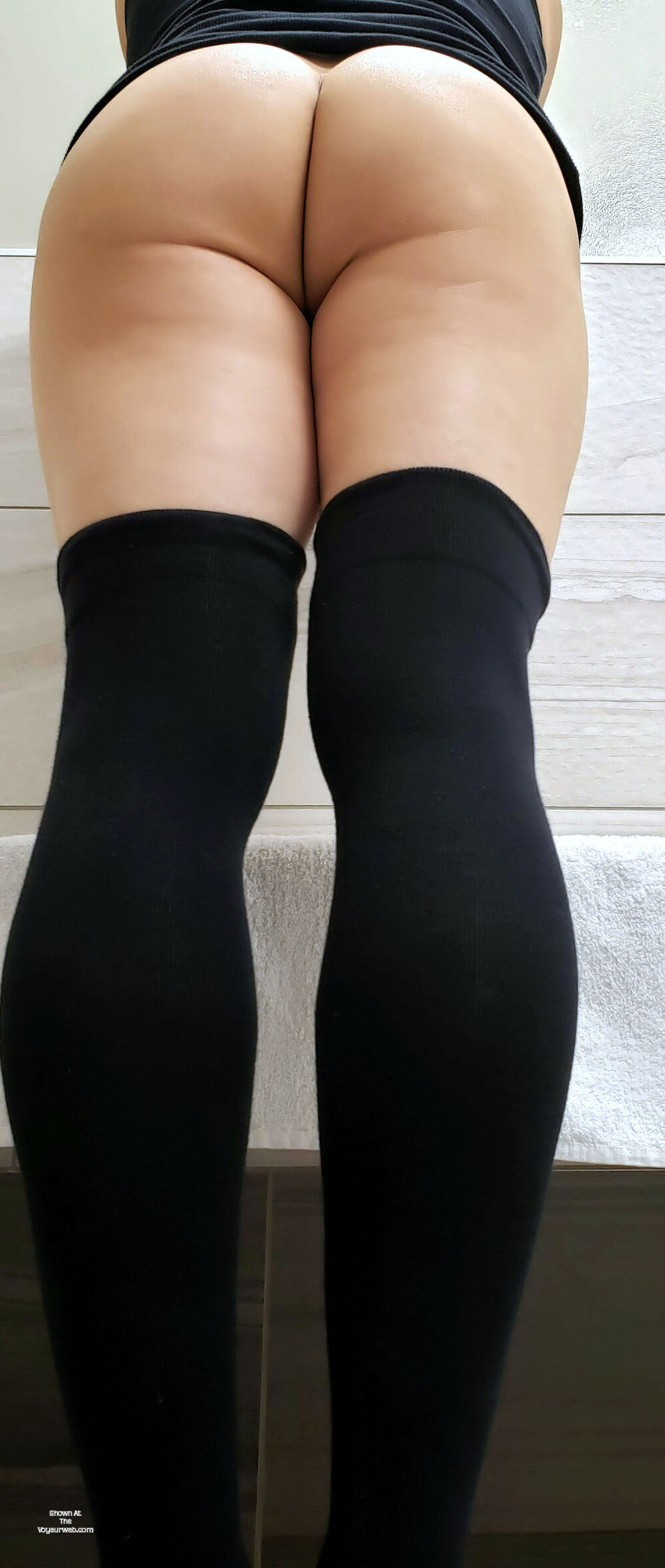 Pic #1 My ass - Keri bare ass and legs