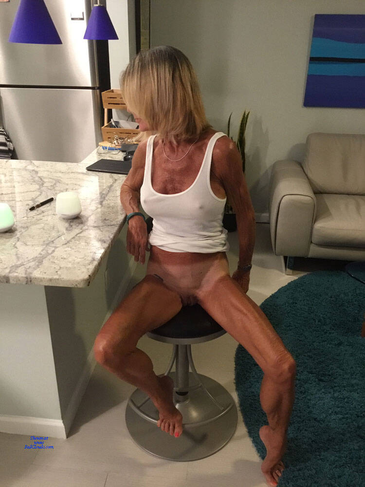 Pic #1Greta At Home - Mature, Shaved, Amateur