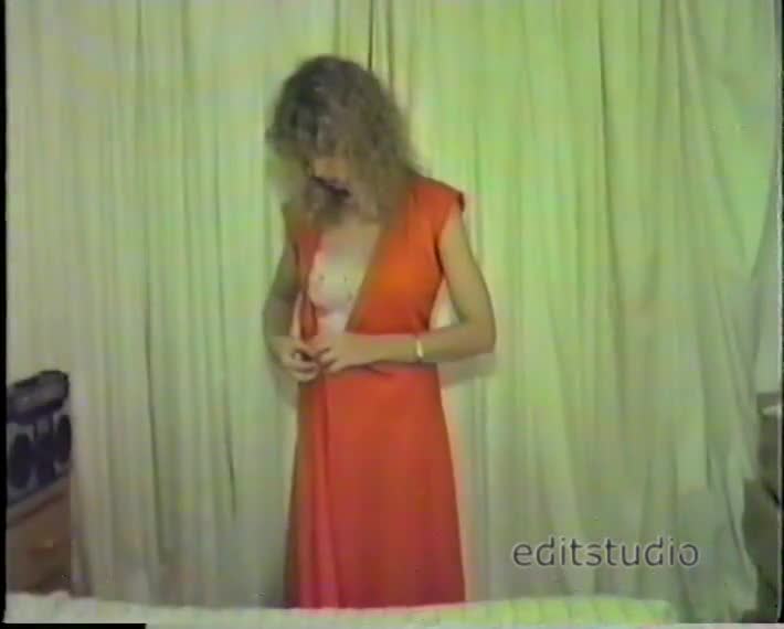 Pic #1Stacy Enjoys Herself On The Bed - Nude Girls, Amateur, Medium Tits