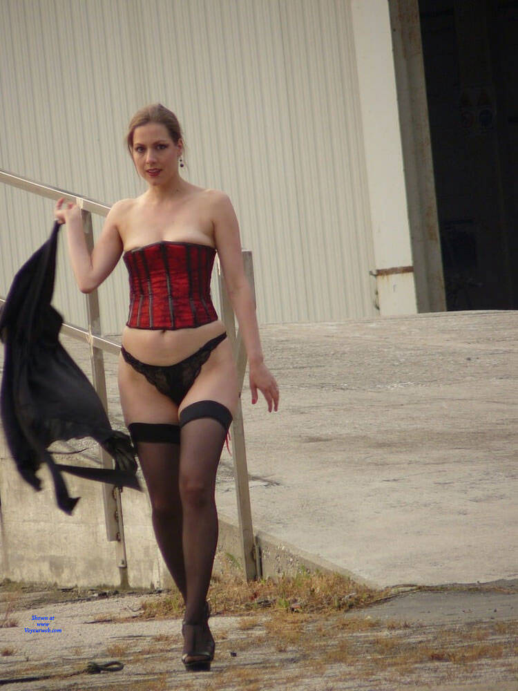 Pic #1Doreen - High Heels Amateurs, Lingerie, Mature, Outdoors, Stockings Pics