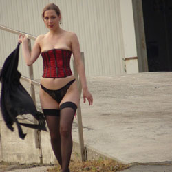 Pic #1 Doreen - High Heels Amateurs, Lingerie, Mature, Outdoors, Stockings Pics
