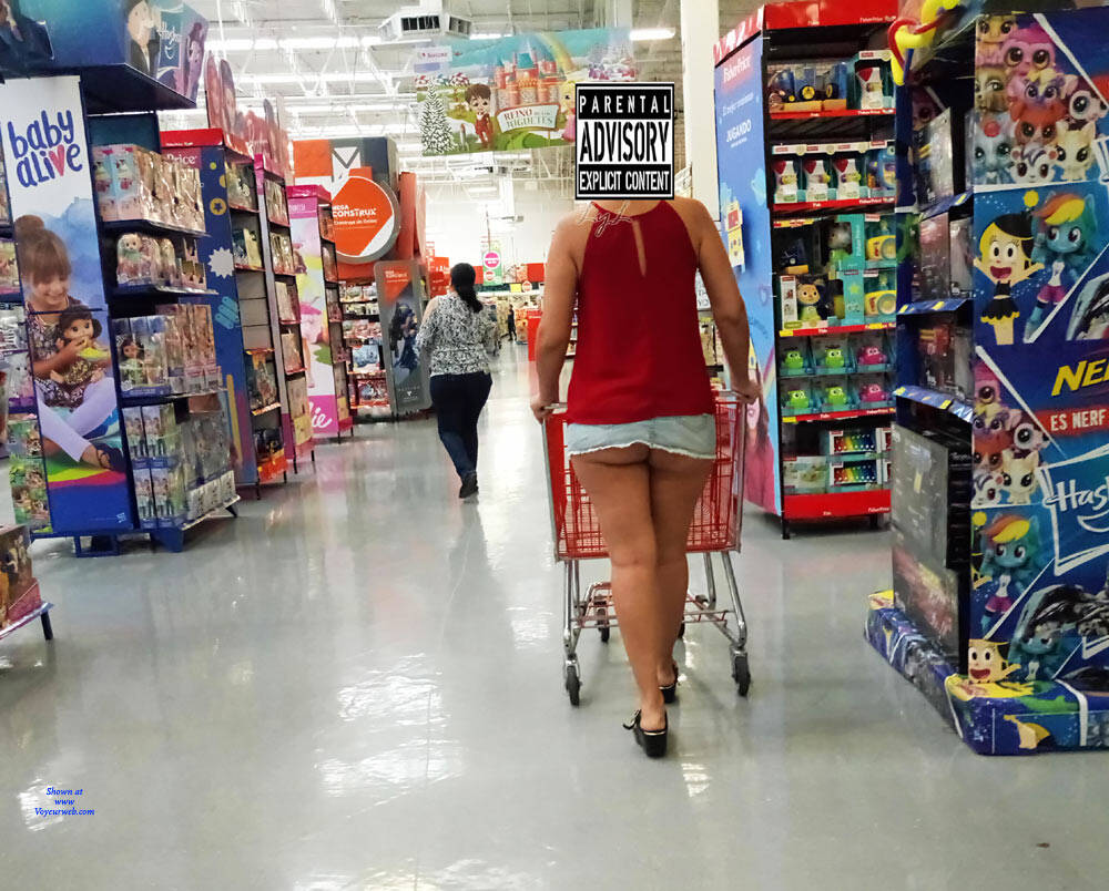 Pic #1Revolucion En El Super - Pantieless Wives, Public Exhibitionist, Flashing, Public Place, Amateur
