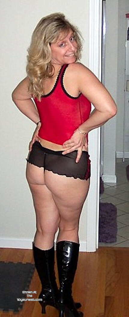 Pic #1 A co-worker's ass - DeeDee