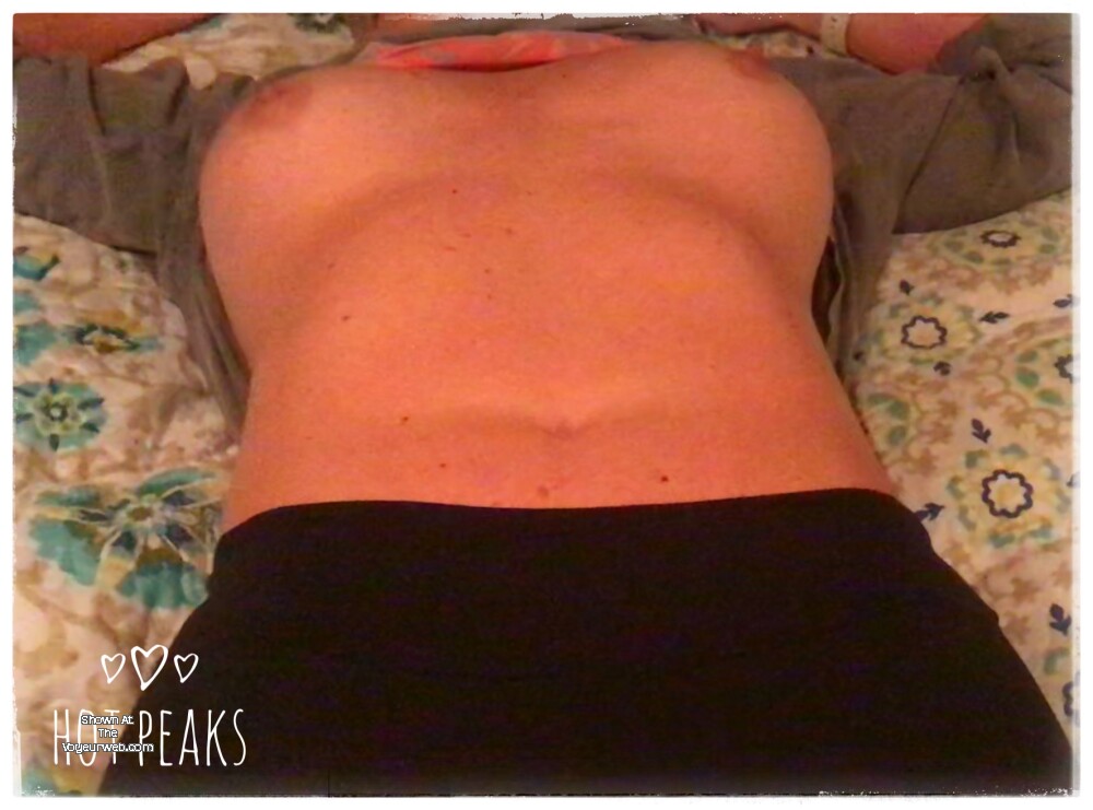 Pic #1 My large tits - Lydia