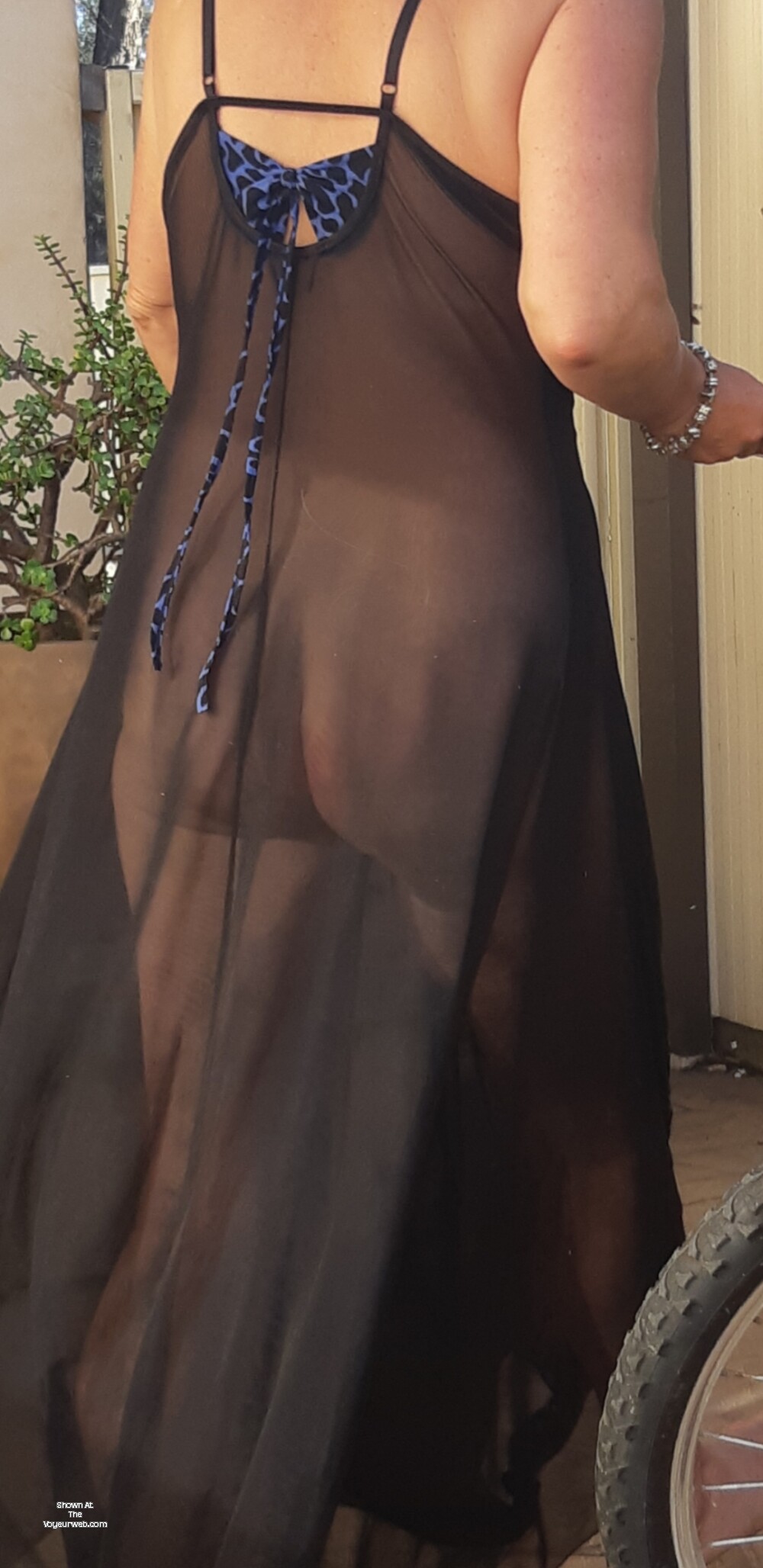 Pic #1 My wife's ass - Sweet cheeks 