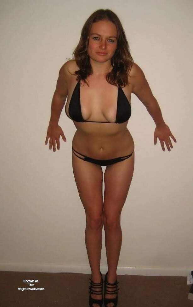 Pic #1 Medium tits of a neighbor - British Wife