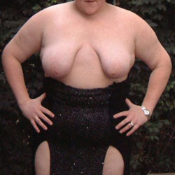 Pic #1 Long Black Dress Outdoors - Topless Girls, Big Tits, Mature, Amateur, Hanging Tits, Outdoors